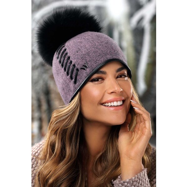 KRUMLOVANKA Zimná dámska čiapka s brmbolcom zdobená opaskom W-0732 66882016