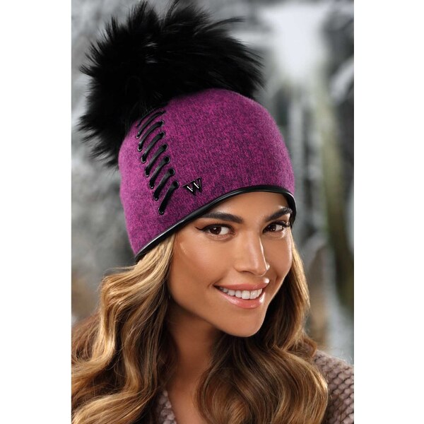 KRUMLOVANKA Zimná dámska čiapka s brmbolcom zdobená opaskom W-0732 60532898