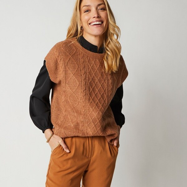 Vesta z úpletu s vrkočovým vzorom karamelová 040 Blancheporte 48098250