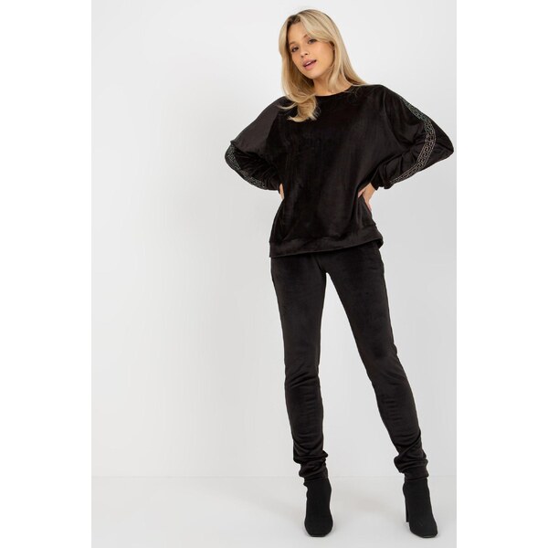 MladaModa Velúrová tepláková súprava s aplikáciou na rukávoch model 50304260