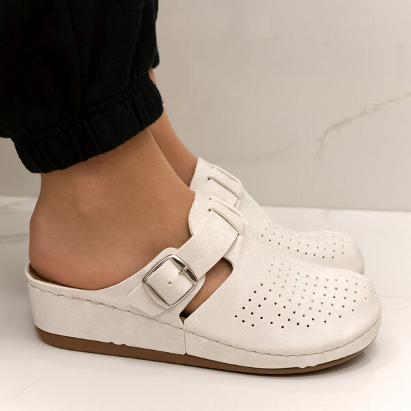 JOHN-C Dámske biele klinové šľapky KAYLAS 50420572