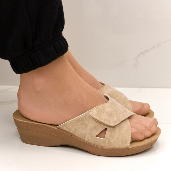 SANDOS Dámske béžové šľapky na platforme ALLIA 50420582