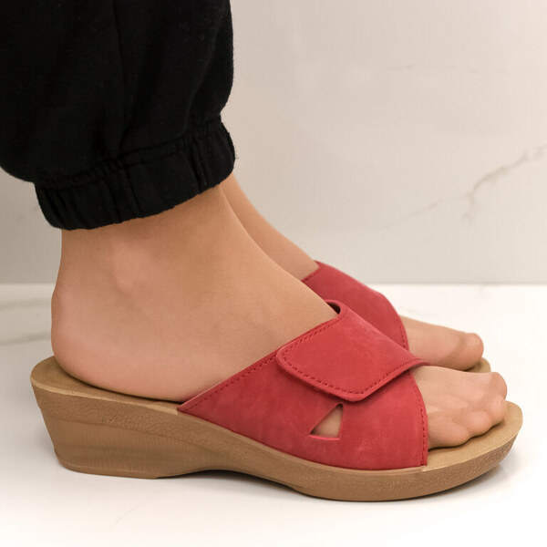 SANDOS Dámske červené šľapky na platforme ALLIA 50420581