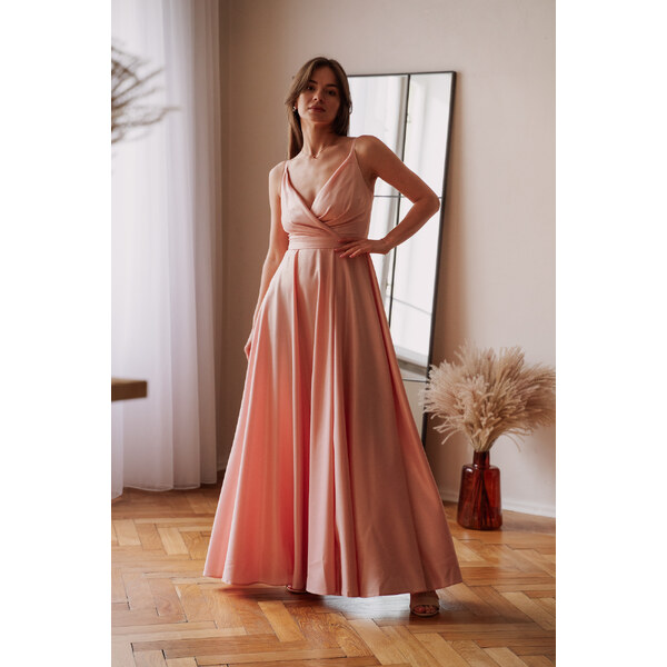 miadresses.sk Púdrové spoločenské šaty s jemnými flitrami 13472189