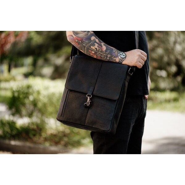 Kožená taška cez rameno UNI Burkely Valerian čierna 49658209