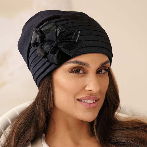 KRUMLOVANKA Bavlnená dámska čiapka s mašličkou W-0652/018 čierna 60527664