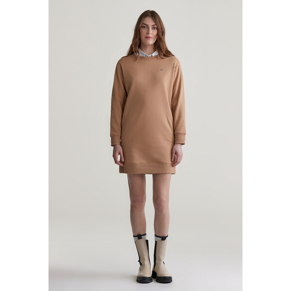 MIKINOVÉ ŠATY GANT REL SHIELD C-NECK SWEAT DRESS CARAMEL BEIGE 55857046