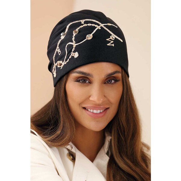 Krumlovanka Čierna bavlnená dámska čiapka s výšivkou a kryštálmi W 65285956