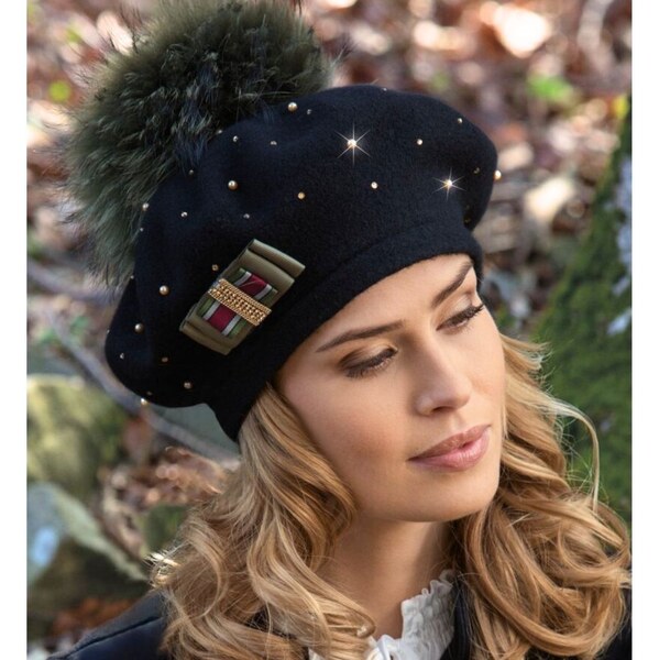 KRUMLOVANKA Dámsky baret s brmbolcom W-0149/018 čierny 67048804