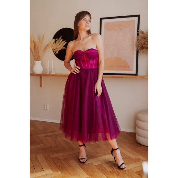 miadresses.sk Purpurové midi šaty s korzetom a tylovou sukňou 46595642