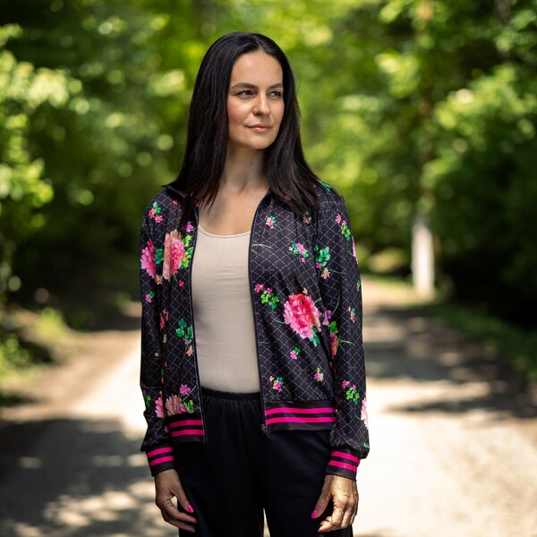 TERMOVEL Čierna kvetovaná dámska mikina na zips 57341302