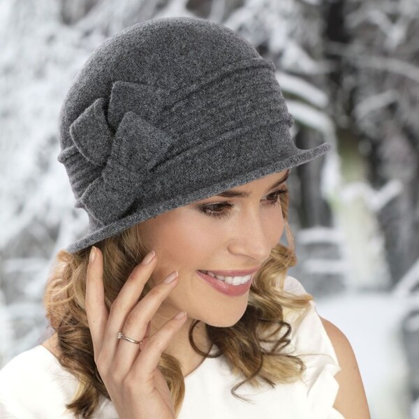 KRUMLOVANKA Dámsky zimný klobúčik W-0126/844 antracitovo šedý 60535740