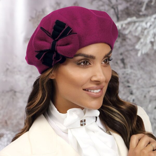 KRUMLOVANKA Dámsky zimný baret s mašľou W-0719/325 tmavá lila 66450653