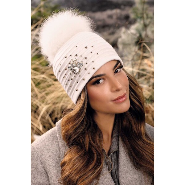 KRUMLOVANKA Biela dámska čiapka s brmbolcom so zdobením Beatle W-809 60436364