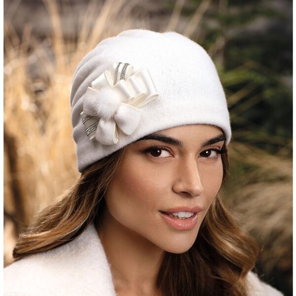 KRUMLOVANKA Biela dámska zimná čiapka so zdobením W-0804 66882164