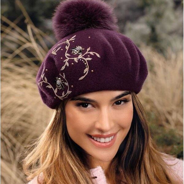 Dámsky baret s brmbolcom a výšivkou W-0830/2040 tmavo fialový 65597021