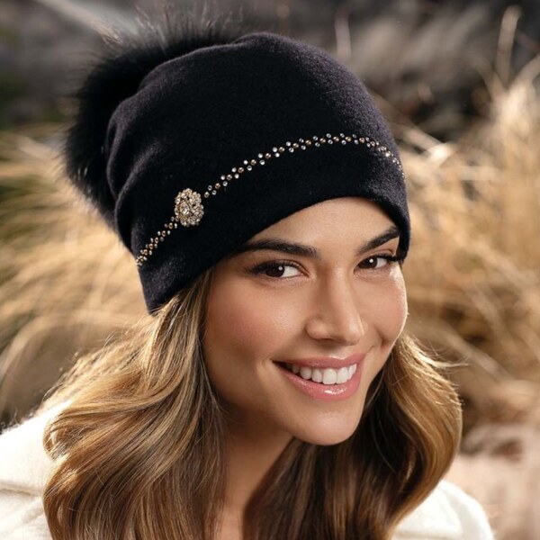 KRUMLOVANKA Čierna dámska zimná čiapka s brmbolcom 100% vlna Woolmark 65423629