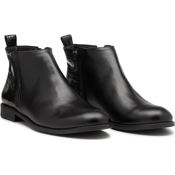 BUTDAM Čierne kožené členkové čižmy Chelsea MARA 57919705