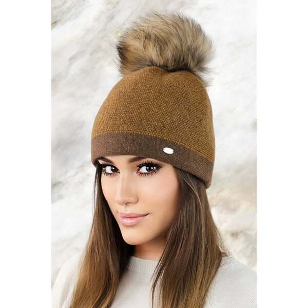 Kamea Karamelová dámska zimná čiapka s kožušinovým brmbolcom Aloes, 58225272