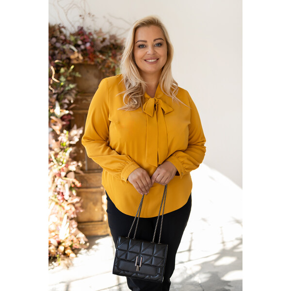 (veľ. 50 a 56) Elegantná blúzka s mašľou horčicová 63884908