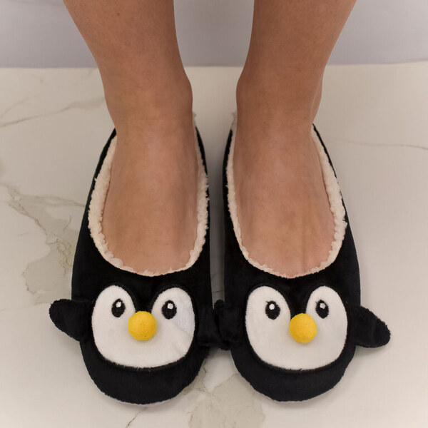 AURA.VIA Zateplené dámske čierne papuče Pingu 59808786