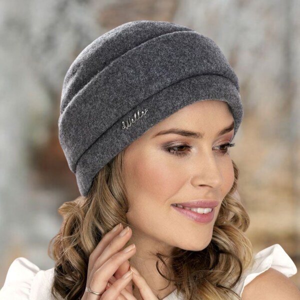 KRUMLOVANKA Dámska zimná čiapka W-0058/844 antracitovo šedá 60532832