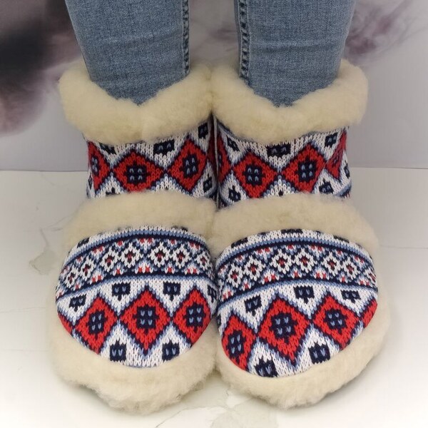 JOHN-C Dámske modro-červené bamboše z ovčieho rúna MARIKA 60626685