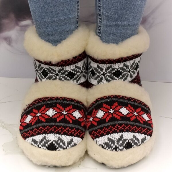 JOHN-C Dámske čierno-červené bamboše z ovčieho rúna MARIKA 60626686