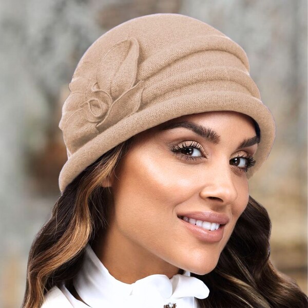 KRUMLOVANKA Dámska vlnená čiapka W-0086/284 svetlo béžová 60656358