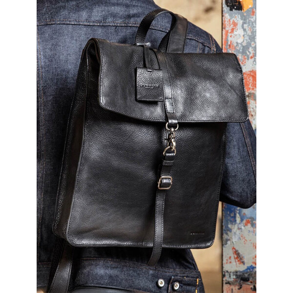 Trendy kožený batoh Burkely Alm - čierna 20839693