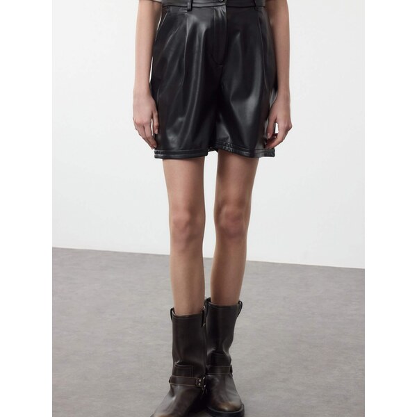 Trendyol Plisované nohavice čierna 63134897