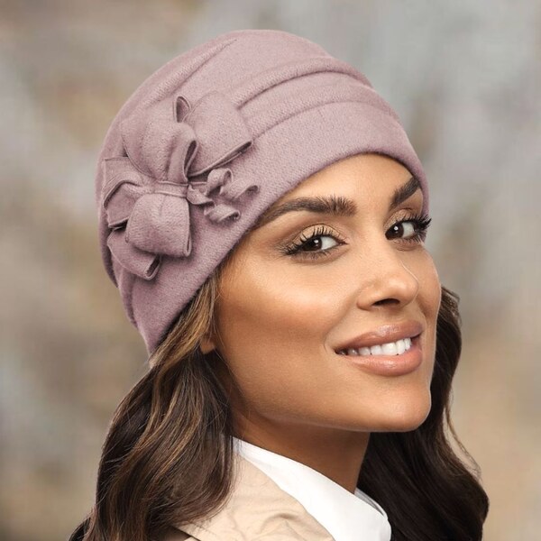 KRUMLOVANKA Staroružová dámska vlnená čiapka s mašľou W-0609/540 61829382