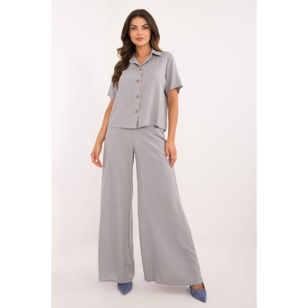 MladaModa Elegantný letný komplet košele a nohavíc model 71420 šedý 62554538