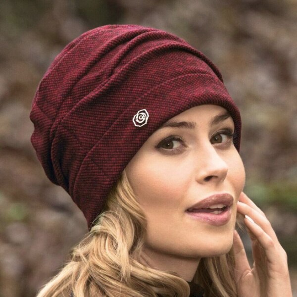 KRUMLOVANKA Dámska čiapka so skladaným lemom W-0513/Z4P vínová 60136447