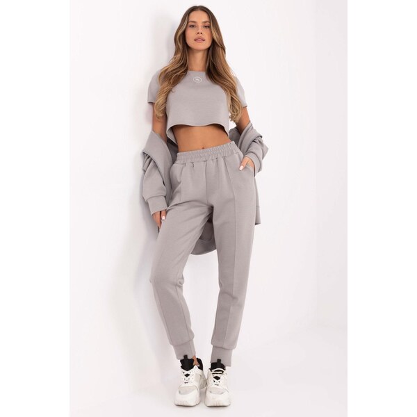 MladaModa 3-dielna crop-topová tepláková súprava model 78473 šedá 62639678