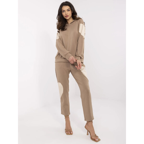 ITALY MODA Svetlohnedý dámsky set so srdiečkovými nášivkami MI-KMPL 66149487