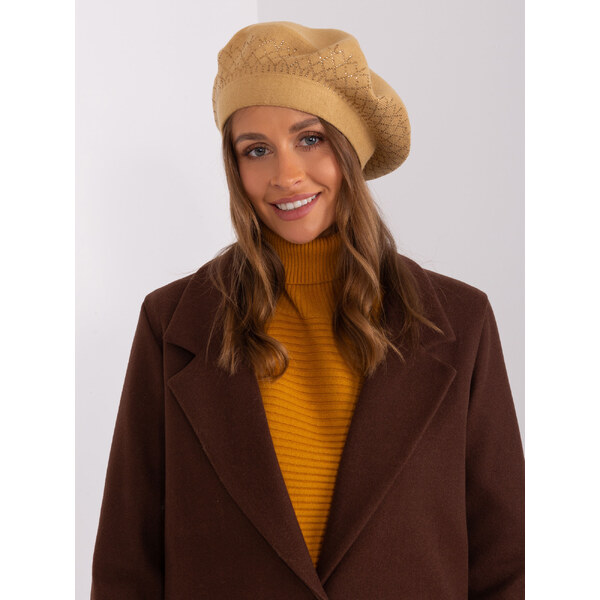 ITALY MODA Béžový baret s kamienkami AT-CZ-231605.04P-camel 57953547