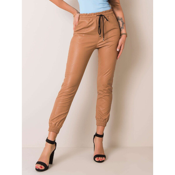 BASIC Dámske tmavo béžové koženkové nohavice DHJ-SP-2982.69-beige 19632055