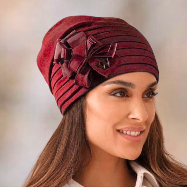 KRUMLOVANKA Bavlnená dámska čiapka s mašličkou W-0652/144 červená 63302709