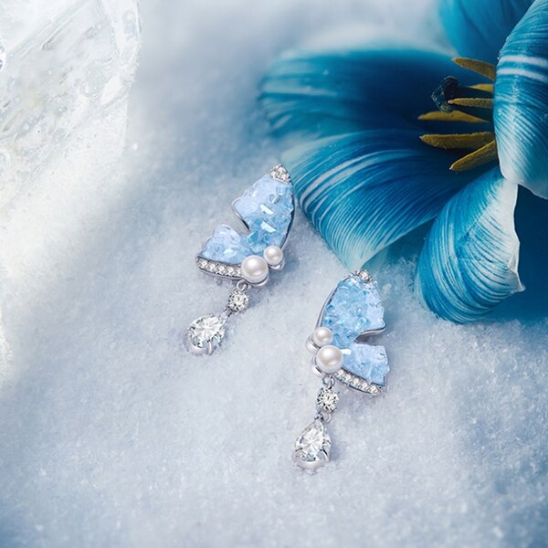 SWAROVSKI Elements Swarovski e. visiace náušnice Frozen Meadow, motýľ 63313242