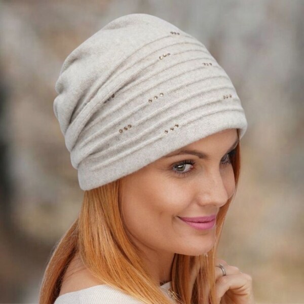 KRUMLOVANKA Dámska vlnená čiapka W-0052/960 svetlo béžová 63770928