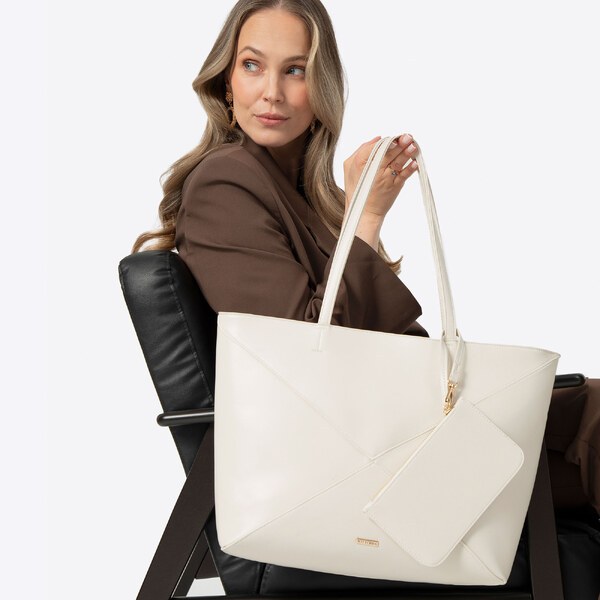 Wittchen Shopperka z imitácie kože s prešívaním zlomená biela 66066542