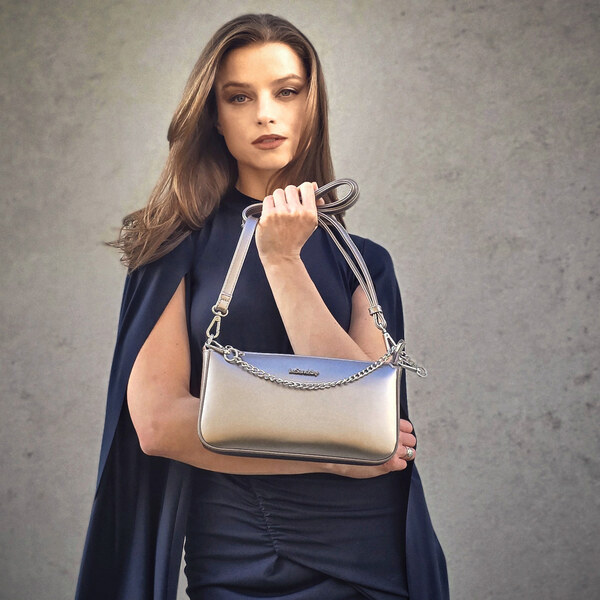 Kabelka zo syntetickej kože do ruky Le Sands strieborná 7714 STR 64020881