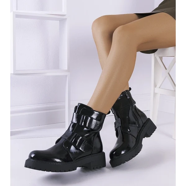 Gemre Čierne lakované botki Leurbost 64676490