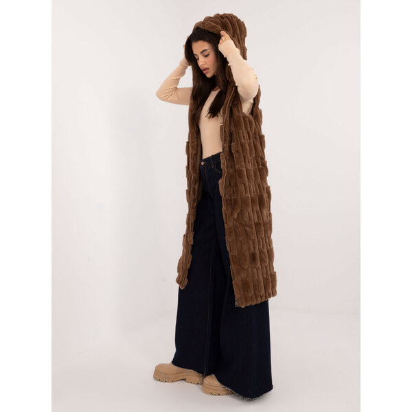 ITALY MODA Dámska hnedá dlhá kožušinková vesta so zipsom AT-KZ-2368-1 59321592