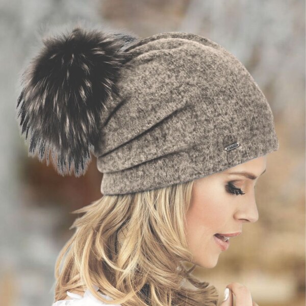 KRUMLOVANKA Dámska čiapka s brmbolcom W-0004/284M béžová melange 64818937