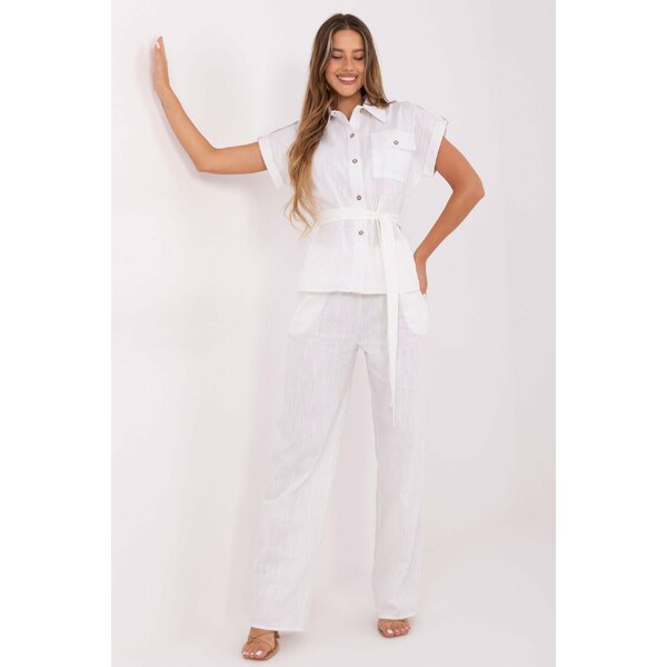 MladaModa Elegantný letný komplet nohavíc a košele model 06494 biely 65082572