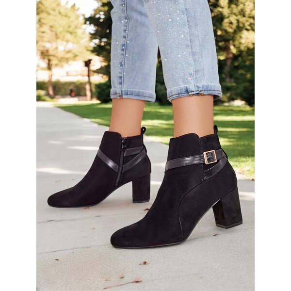 Resti Womens boots on a post Eloron 64965867