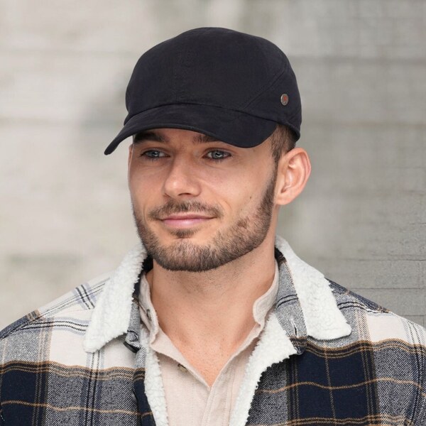 KRUMLOVANKA Zimná čierna šiltovka s klapkami na uši THERMOLINE Ba 60136453