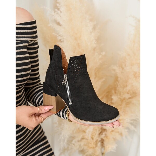 Resti Black openwork stiletto boots Veviret 65004846